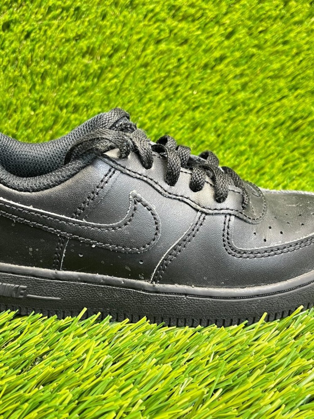 Nike Air‎ Force 1 Low Boys Size 11.5C Black Running Leather Shoes Sneakers